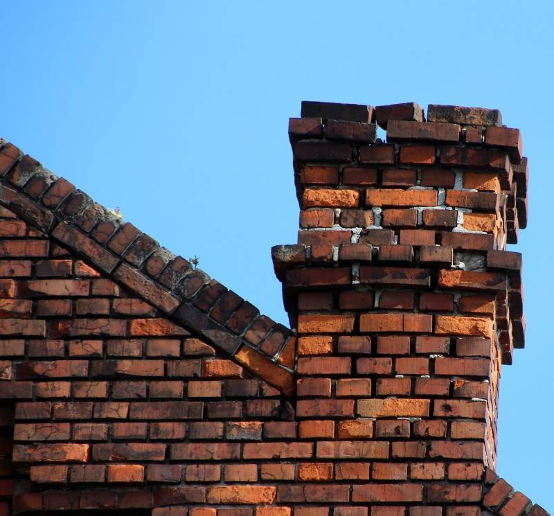 Signs Your Rancho Santa Margarita Home Needs a Chimney Inspection Damaged chimney on an Rancho Santa Margarita home showing cracks and missing mortar